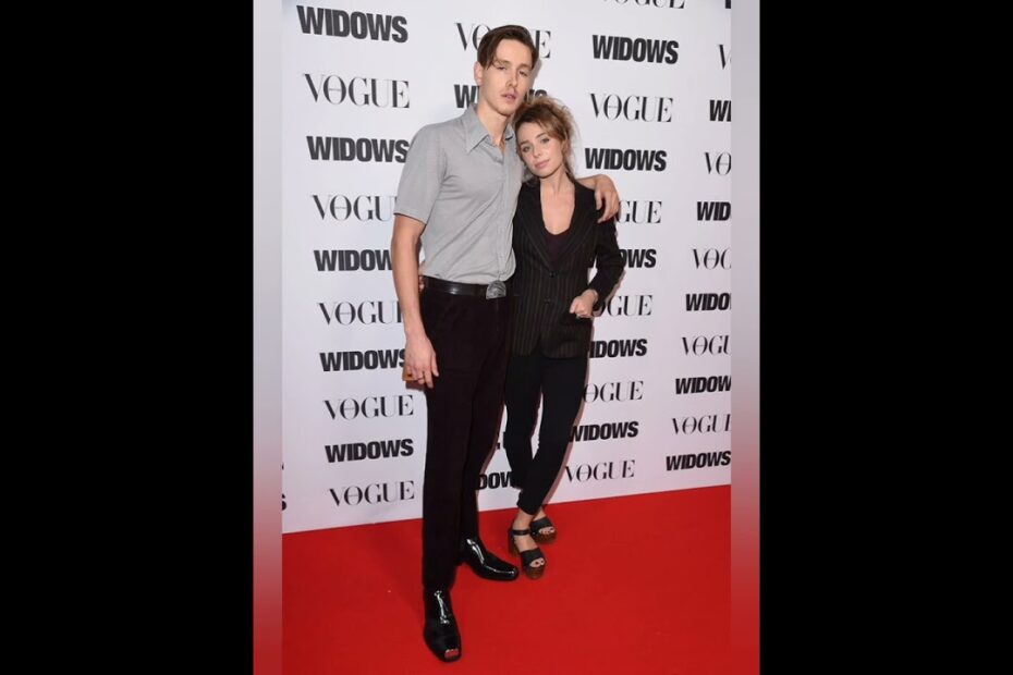 Harris dickinson girlfriend