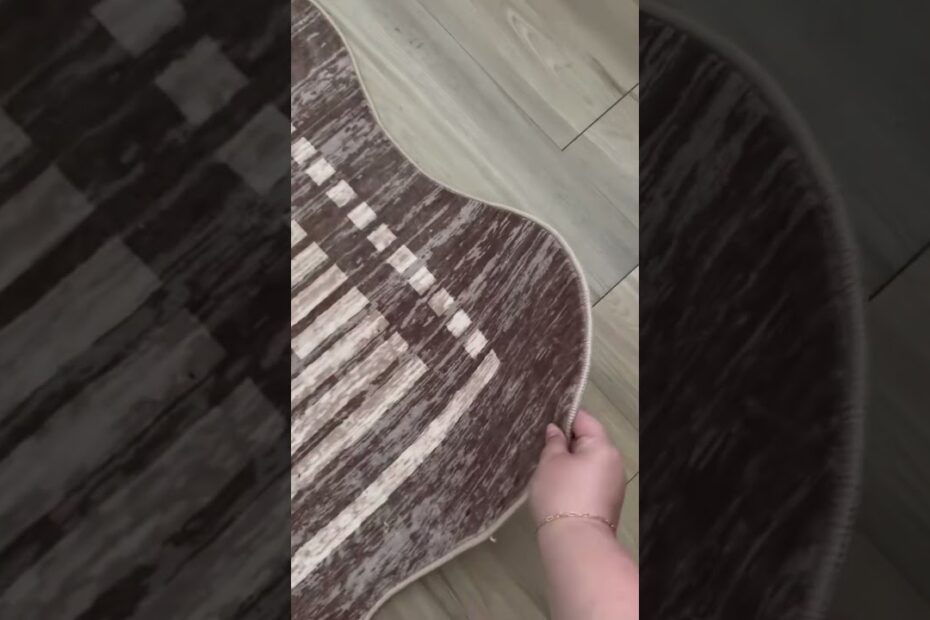 Scalloped rug