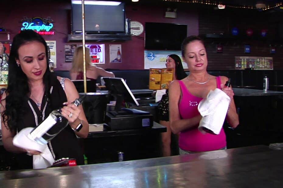Round The Corner Bar And Grill